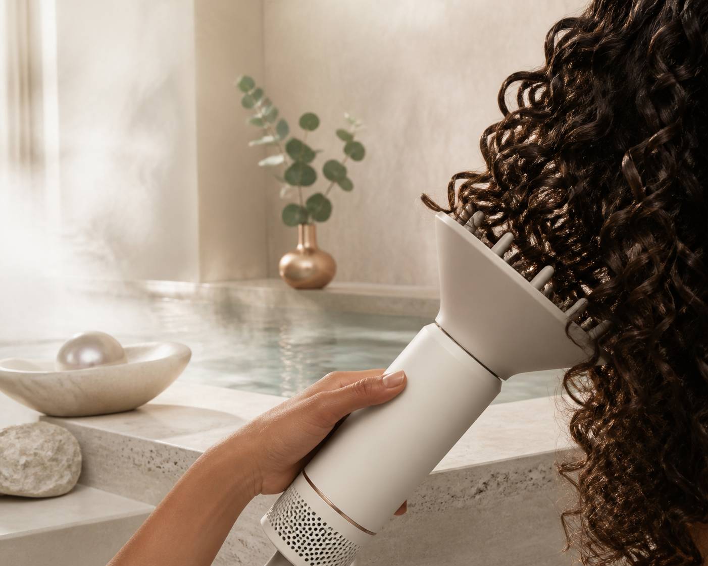 Diffuseur de sèche-cheveux glissant dans des boucles définies